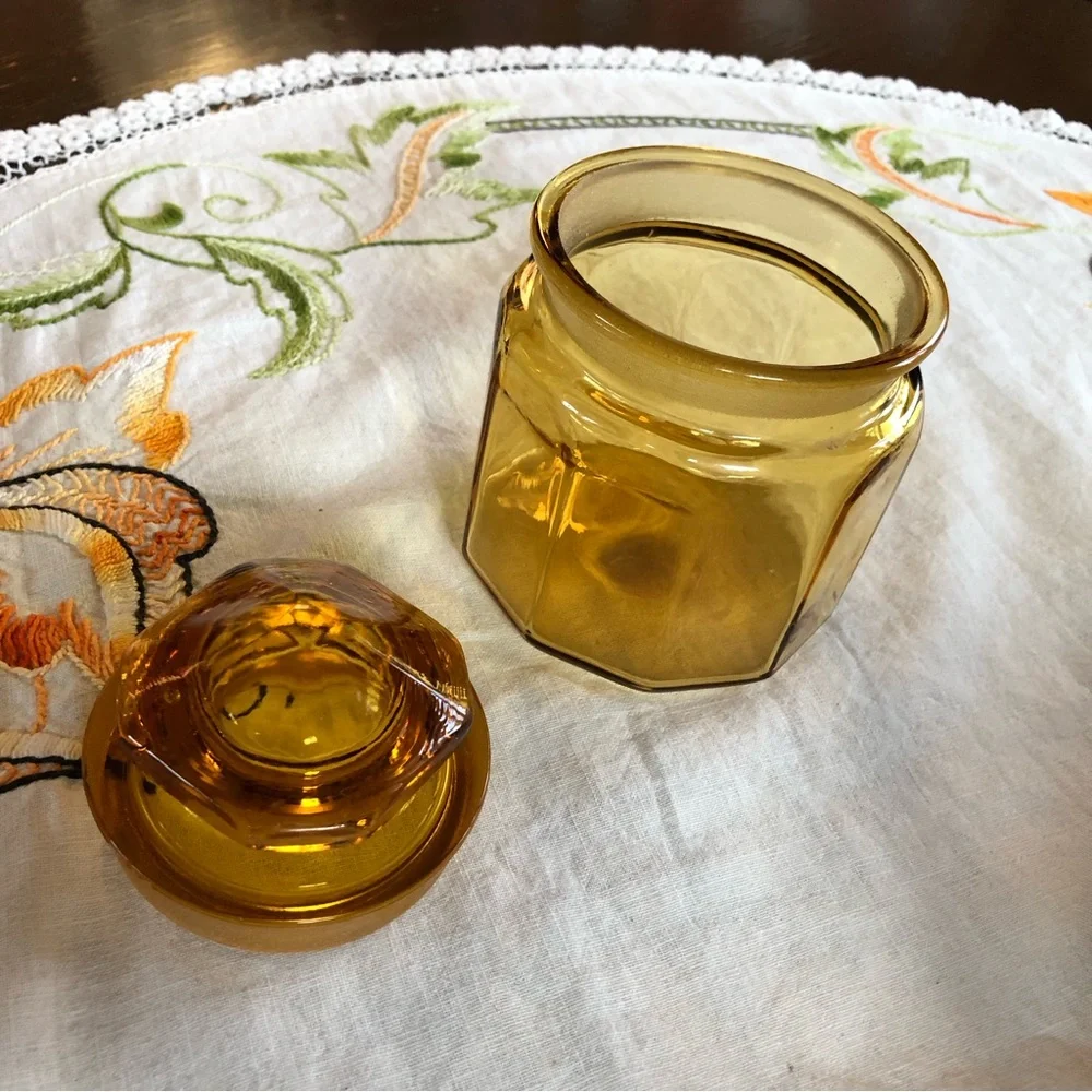 Vintage LE Smith Dakota Amber Paneled Apothecary Canister. 5.5 x4.5